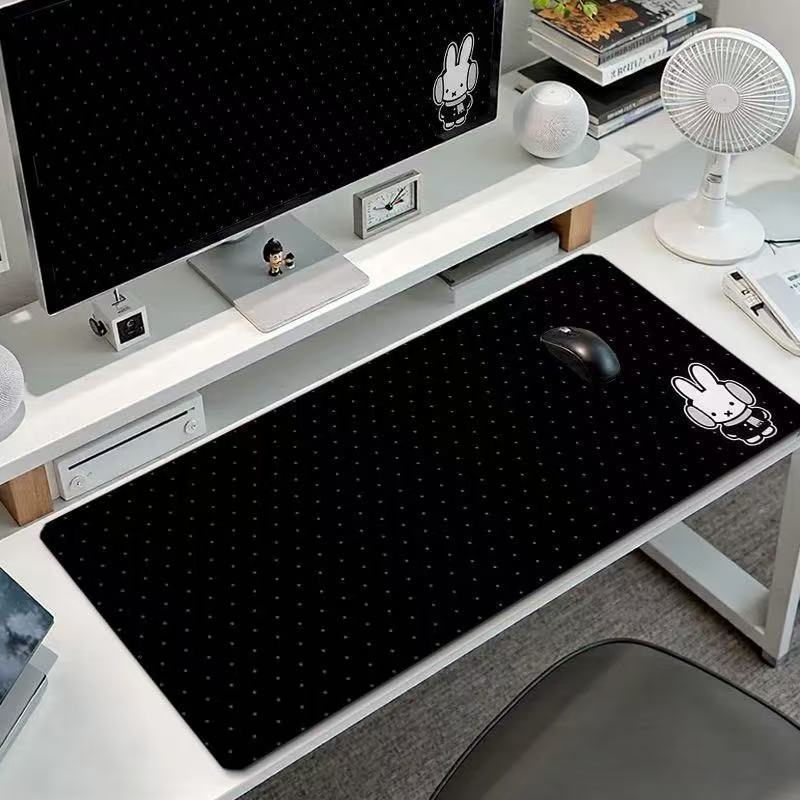 Office Furniture Brands - かわいいミッフィーうさぎの大型マウスパッド、カワイイバニーヘッドホンゲーミングデスクマット、黒ドット滑り止めラップトップキーボードテーブルパッド、オフィス用