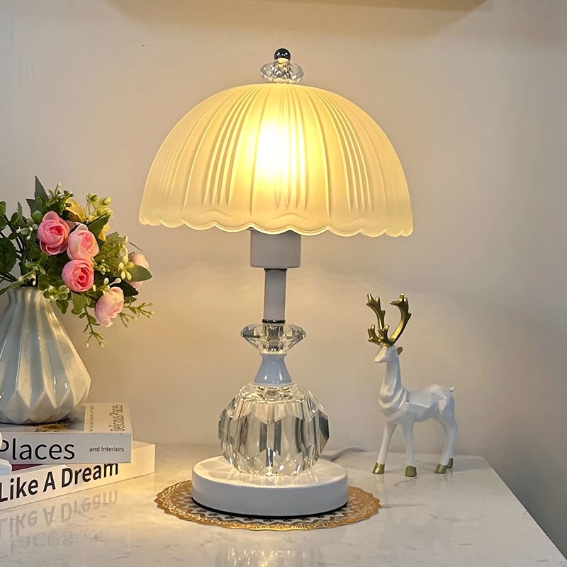 クリスタルデスクランプハイエンドファッションシンプルな寝室の - Desk Lamp のレビューと価格