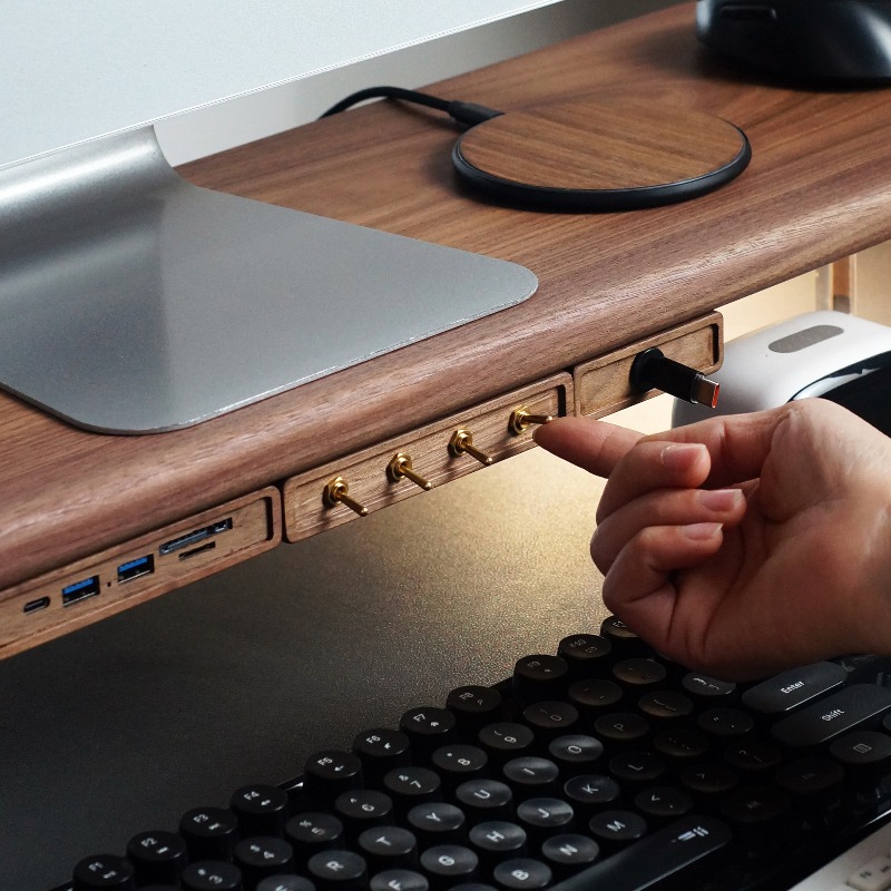 4 ウェイ独立制御 USB 電源モジュール ブラックウォール - Monitor Stand のレビューと価格